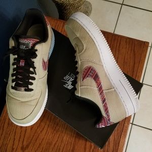 Nike Air Force 1. LV8